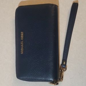 Michael Kors Jet Set Three Qiarter Zip Wallet